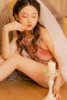 《年轻女教师》免费观看